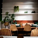 Fitz Roy Urban Hotel, Bar And Garden Hotel