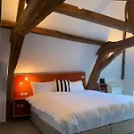 Fitz Roy Urban Hotel, Bar And Garden