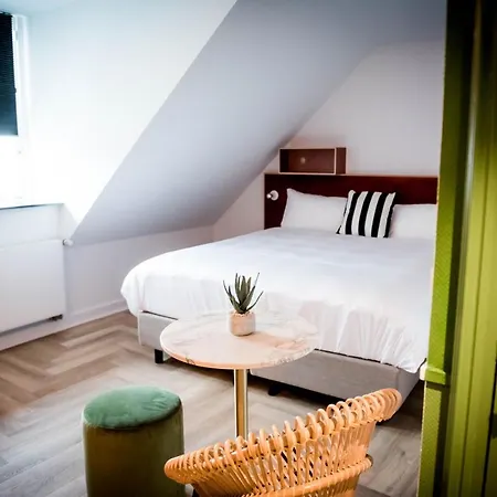 Отель Fitz Roy Urban Hotel, Bar And Garden 4*